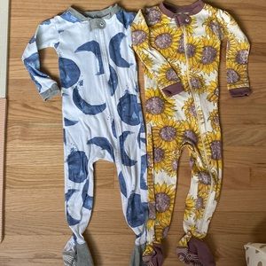 Pair of Burt’s bees zip pajamas/18M